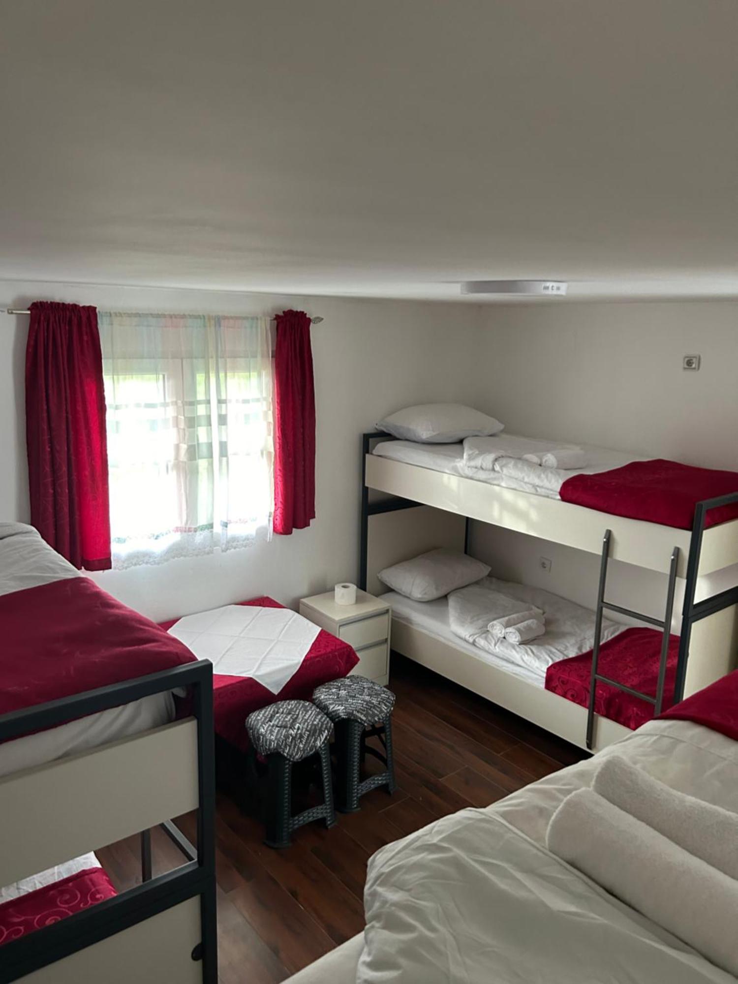 Hostel Sneza Podgorica Exteriér fotografie