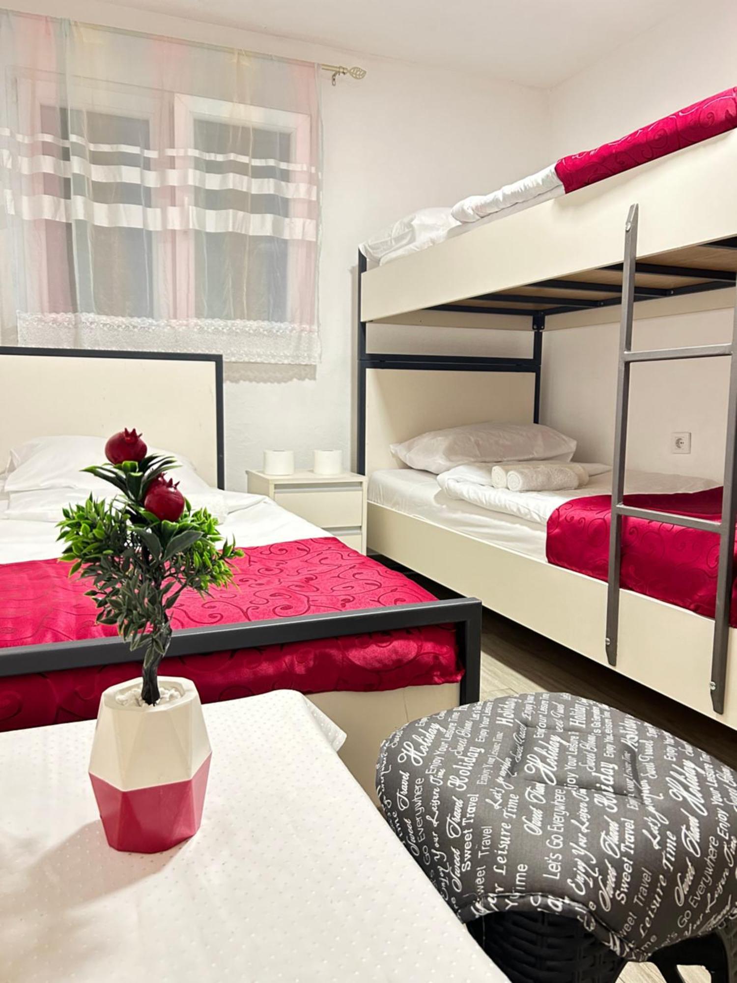 Hostel Sneza Podgorica Exteriér fotografie